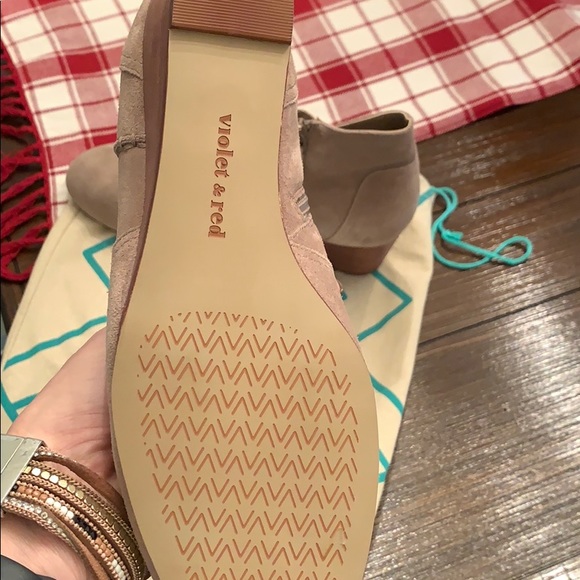 Violet & Red NIB TAUPE 9.5 wedge bootie - Picture 2 of 5